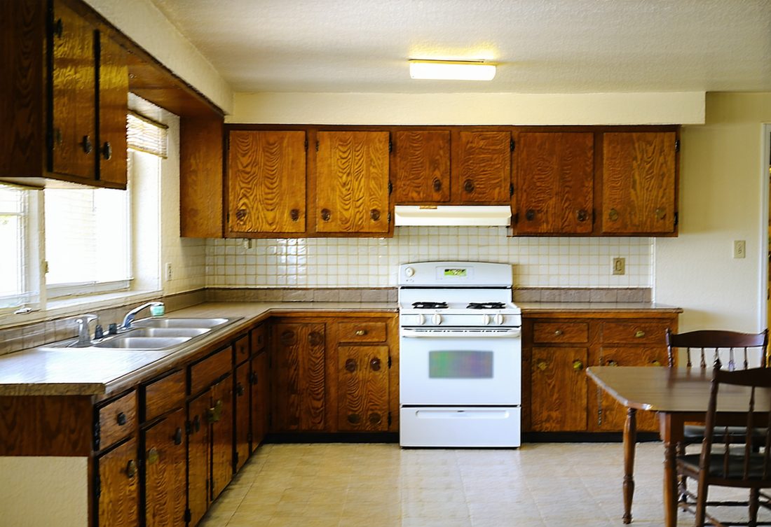 Dated oak kitchen